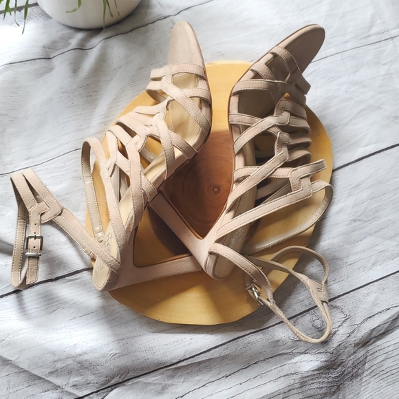 NWOT Vince Camuto suede sandals - Picture 7 of 10